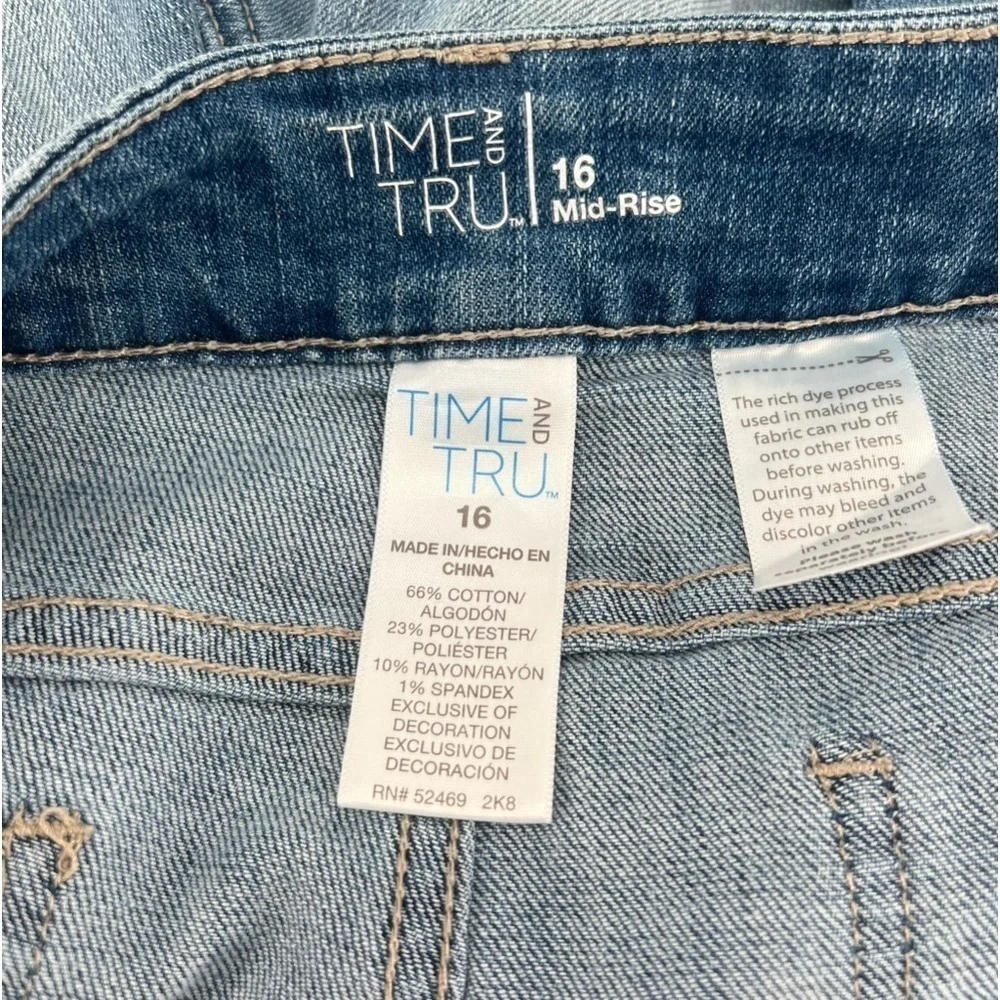 Time And Tru Mid Rise Cuffed Hem Distressed Jean Shorts Size 16 Women’s